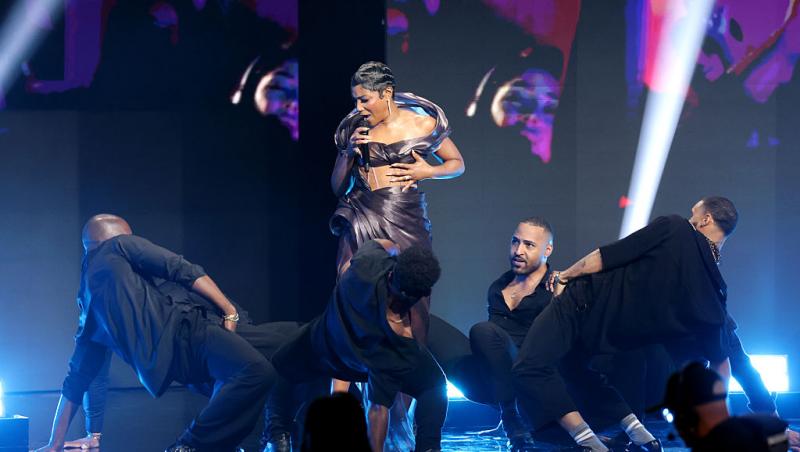 O actriță de la Hollywood a hotărât să se căsătorească cu ea însăși. Cum i-a schimbat ceremonia întreaga percepție asupra vieții