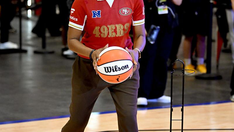 O actriță de la Hollywood a hotărât să se căsătorească cu ea însăși. Cum i-a schimbat ceremonia întreaga percepție asupra vieții