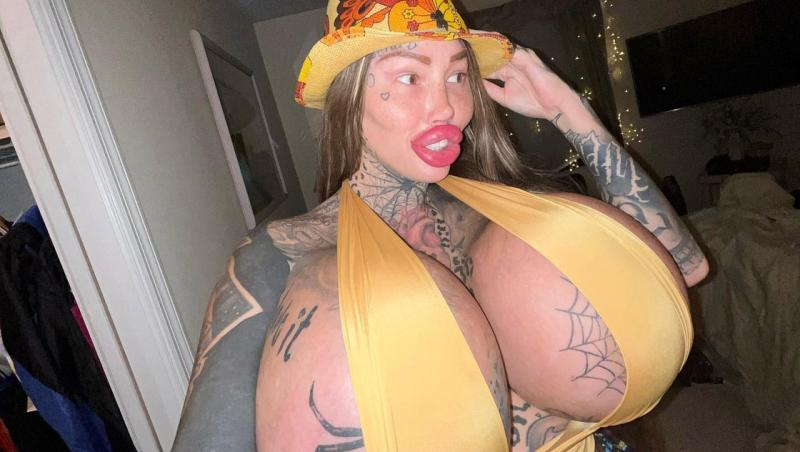 Reacția internauților când au aflat cum arăta tânăra înainte de operații și tatuaje. Transformările au început când avea 21 de ani