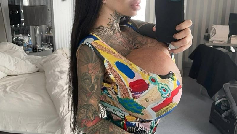 Reacția internauților când au aflat cum arăta tânăra înainte de operații și tatuaje. Transformările au început când avea 21 de ani