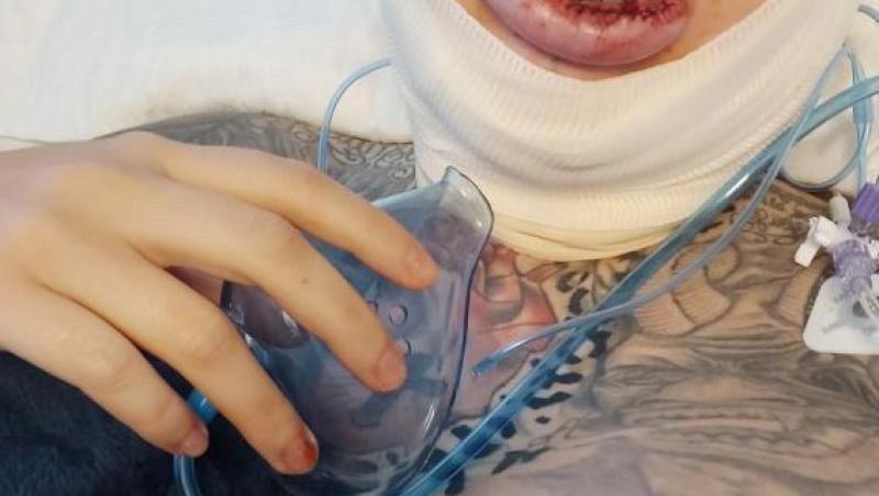 Reacția internauților când au aflat cum arăta tânăra înainte de operații și tatuaje. Transformările au început când avea 21 de ani