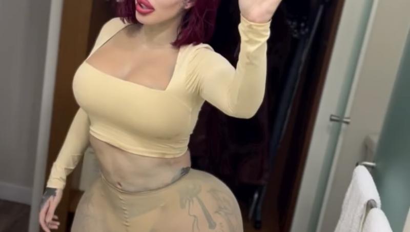 Reacția internauților când au aflat cum arăta tânăra înainte de operații și tatuaje. Transformările au început când avea 21 de ani