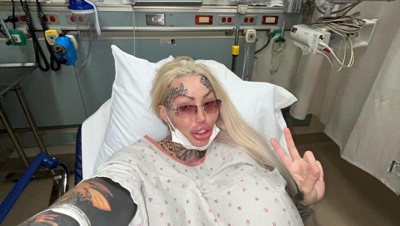 Reacția internauților când au aflat cum arăta tânăra înainte de operații și tatuaje. Transformările au început când avea 21 de ani