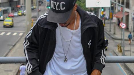 (P) Stil și confort: cum să porți treningul și tricourile sport în ținute moderne