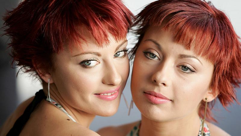 Cum arată gemenele de la Cheeky Girls. Sunt greu de recunoscut la 42 de ani. Cu ce se ocupă