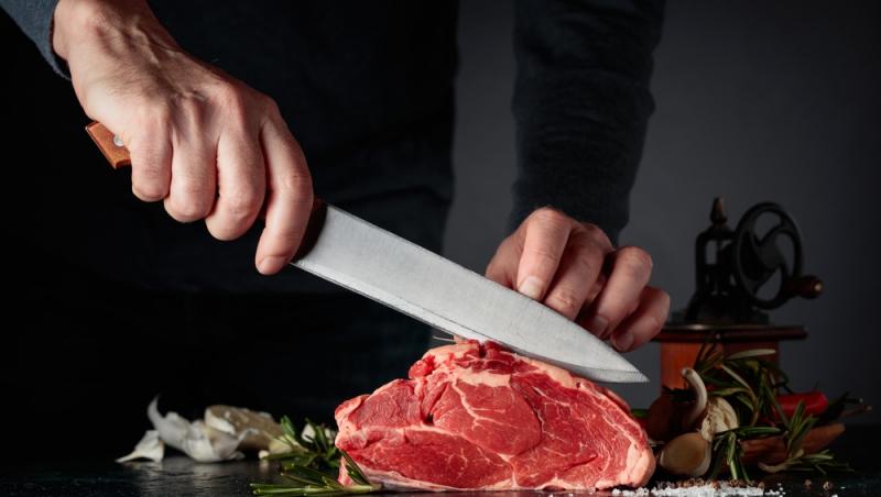 Este bine sau nu să bagi carnea proaspătă imediat la congelator. Ce recomandă Chef Ștefan Popescu