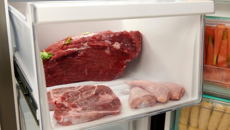 Este bine sau nu să bagi carnea proaspătă imediat la congelator. Ce recomandă Chef Ștefan Popescu