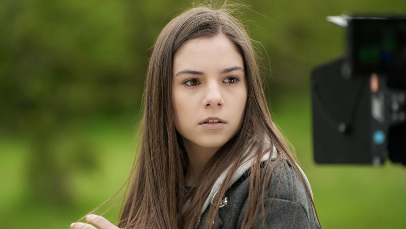 Iubire cu parfum de lavandă, rezumat episoade 31, 32 și 33, 21 noiembrie 2025. Chanela îi face concurență Lăcrămioarei la primărie