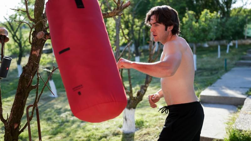 Iubire cu parfum de lavandă, rezumat episoade 31, 32 și 33, 21 noiembrie 2025. Chanela îi face concurență Lăcrămioarei la primărie