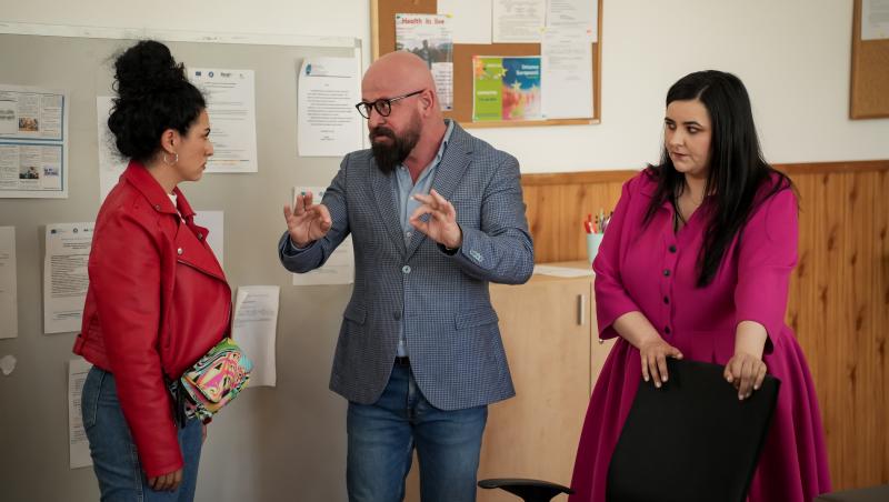 Iubire cu parfum de lavandă, rezumat episoade 31, 32 și 33, 21 noiembrie 2025. Chanela îi face concurență Lăcrămioarei la primărie