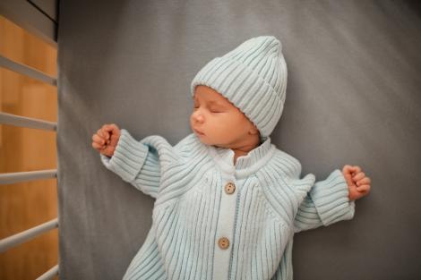 Cum arată acum bebelușul care a impresionat cu părul lui des la naștere. Imaginile care au devenit virale