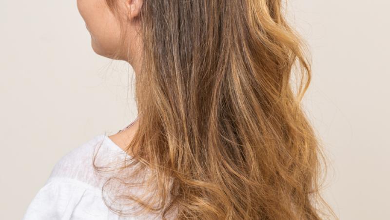 Păr semi-str&acirc;ns cu clame sau agrafe: echilibrul perfect &icirc;ntre lejer și controlat