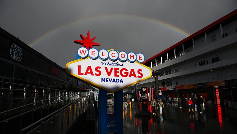 Vezi acum calificările din Formula 1™ pentru Marele Premiu din Las Vegas. Lupta pentru pole e LIVE în AntenaPLAY și pe Antena 3CNN