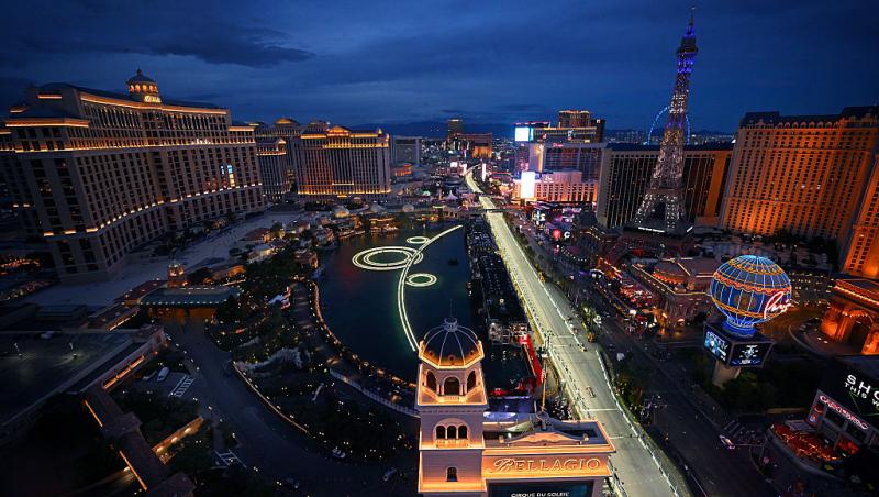 Vezi acum calificările din Formula 1™ pentru Marele Premiu din Las Vegas. Lupta pentru pole e LIVE în AntenaPLAY și pe Antena 3CNN