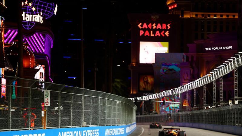 Vezi acum calificările din Formula 1™ pentru Marele Premiu din Las Vegas. Lupta pentru pole e LIVE în AntenaPLAY și pe Antena 3CNN