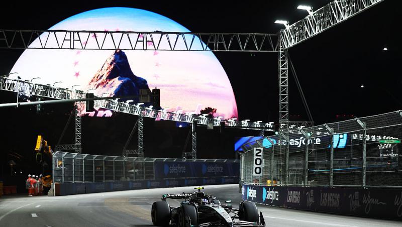 Vezi acum calificările din Formula 1™ pentru Marele Premiu din Las Vegas. Lupta pentru pole e LIVE în AntenaPLAY și pe Antena 3CNN