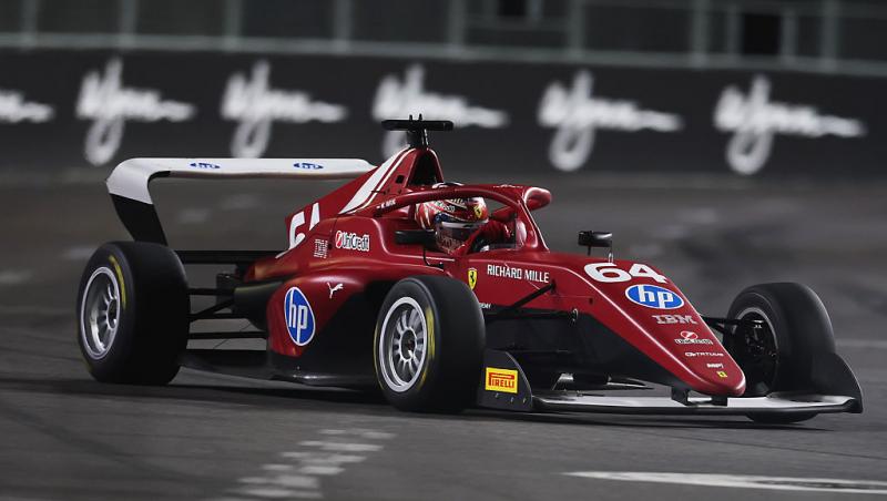 Vezi acum calificările din Formula 1™ pentru Marele Premiu din Las Vegas. Lupta pentru pole e LIVE în AntenaPLAY și pe Antena 3CNN