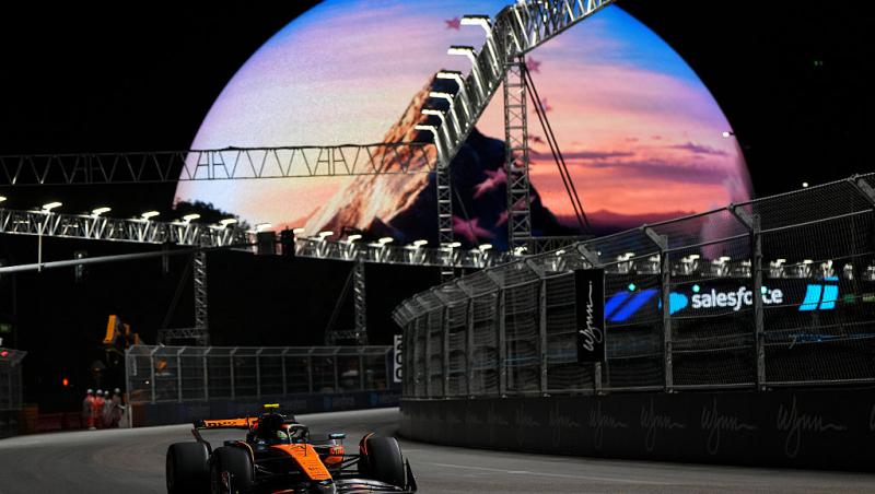 Vezi acum calificările din Formula 1™ pentru Marele Premiu din Las Vegas. Lupta pentru pole e LIVE în AntenaPLAY și pe Antena 3CNN