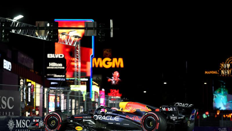 Vezi acum calificările din Formula 1™ pentru Marele Premiu din Las Vegas. Lupta pentru pole e LIVE în AntenaPLAY și pe Antena 3CNN