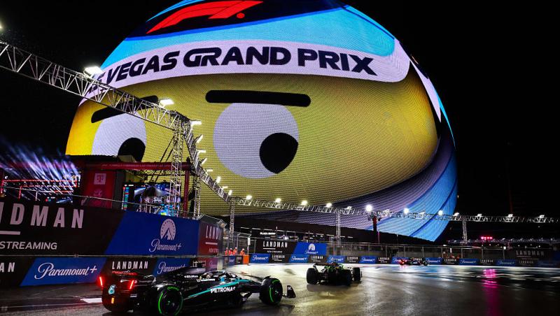 Urmărește acum cursa din Formula 1™ pentru Marele Premiu din Las Vegas. Spectacolul este LIVE pe Antena 3 CNN și în AntenaPLAY