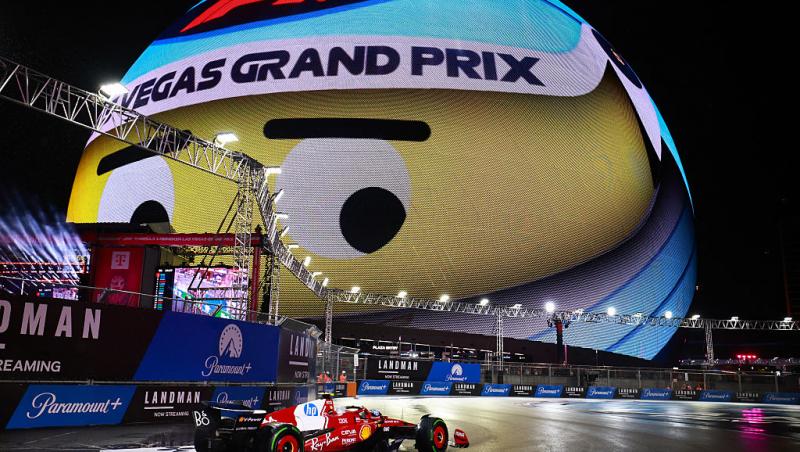Urmărește acum cursa din Formula 1™ pentru Marele Premiu din Las Vegas. Spectacolul este LIVE pe Antena 3 CNN și în AntenaPLAY