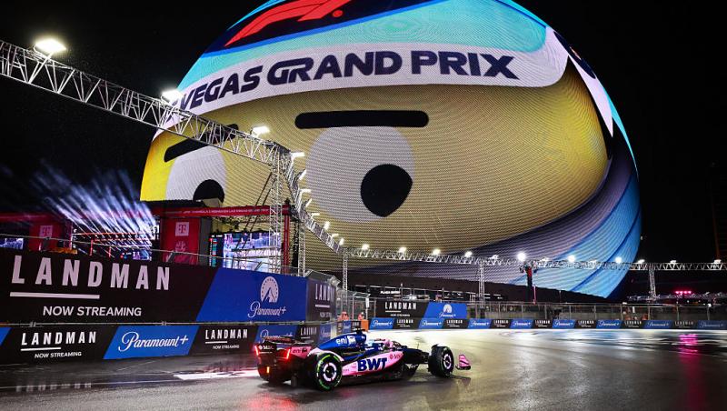 Urmărește acum cursa din Formula 1™ pentru Marele Premiu din Las Vegas. Spectacolul este LIVE pe Antena 3 CNN și în AntenaPLAY