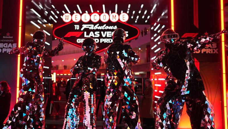 Urmărește acum cursa din Formula 1™ pentru Marele Premiu din Las Vegas. Spectacolul este LIVE pe Antena 3 CNN și în AntenaPLAY