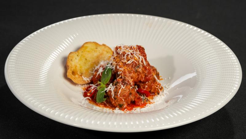 Chefi la cuțite, 24 noiembrie 2025. Ce preparate speciale i-au cucerit pe jurați și i-au trimis pe concurenți direct în bootcamp