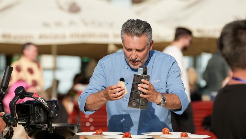 Chefi la cuțite, 24 noiembrie 2025. Ce chef a câștigat amuleta din Piața Sfatului din Brașov. Gabi Tamaș a dat un verdict dificil