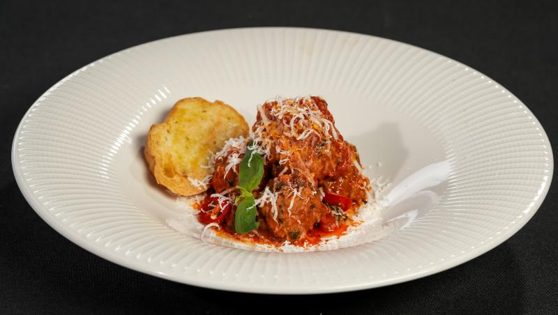 Chefi la cuțite, 24 noiembrie 2025. Ce chef a câștigat amuleta din Piața Sfatului din Brașov. Gabi Tamaș a dat un verdict dificil