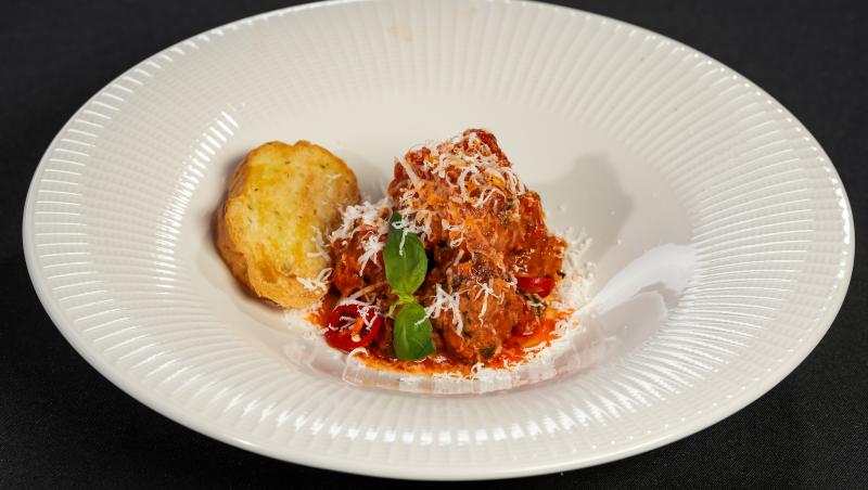 Chefi la cuțite, 24 noiembrie 2025. Ce chef a câștigat amuleta din Piața Sfatului din Brașov. Gabi Tamaș a dat un verdict dificil