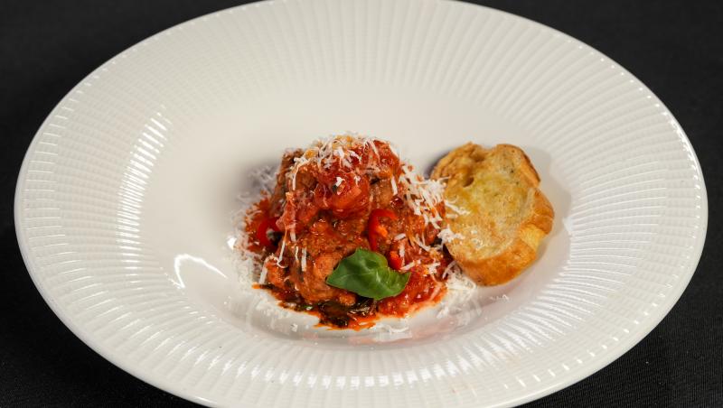 Chefi la cuțite, 24 noiembrie 2025. Ce chef a câștigat amuleta din Piața Sfatului din Brașov. Gabi Tamaș a dat un verdict dificil