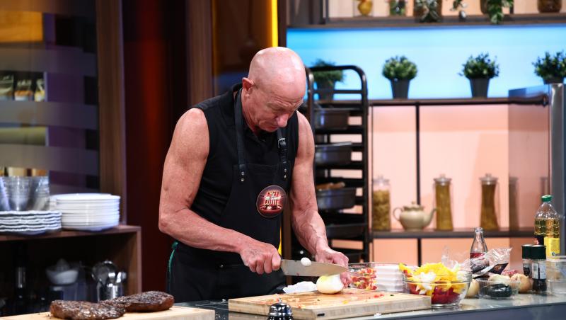 Chefi la cuțite, 24 noiembrie 2025. Cine a câștigat cuțitul de argint al prieteniei. Ce chef l-a oferit: „Rihanna mă urmărește!”