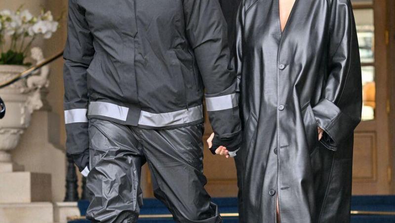 Bianca Censori, o nouă apariție controversată! Degetele divei au ridicat semne de întrebare printre fani