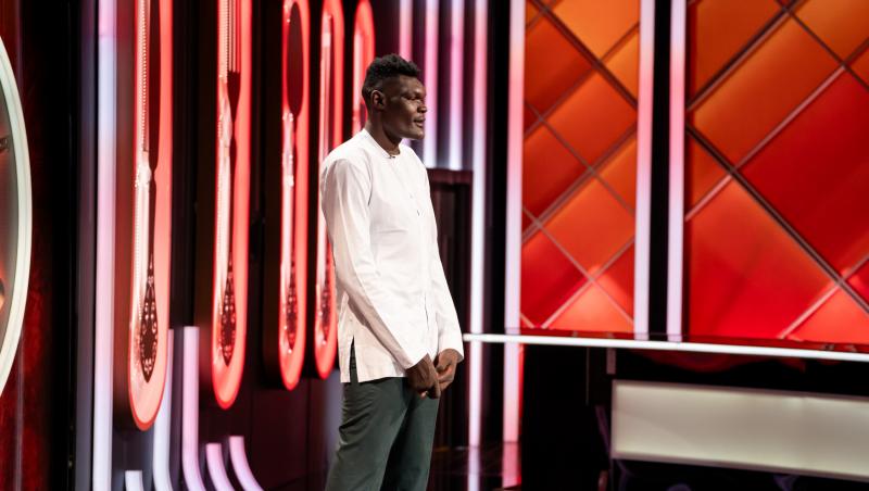 Chefi la cuțite, 25 noiembrie 2025. Cel mai înalt om din Africa și alți concurenți de excepție au făcut spectacol în a 6-a ediție