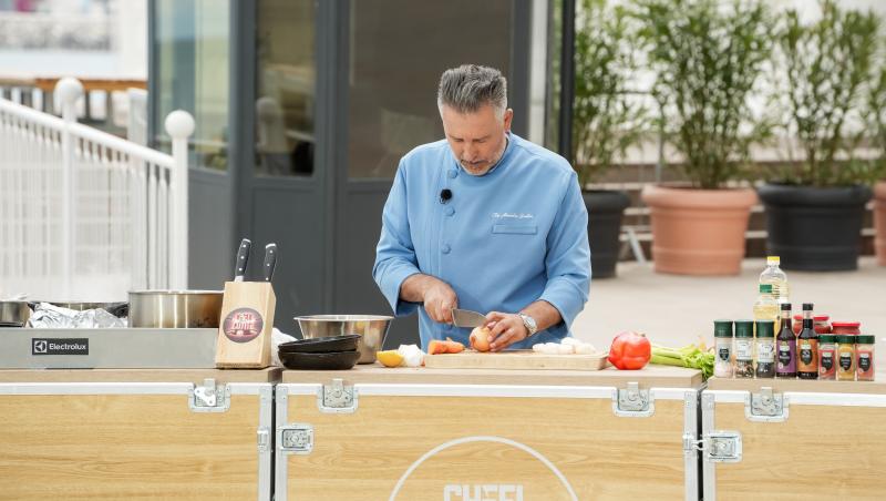 Chefi la cuțite, 25 noiembrie 2025. Prima bombă cu mai multe amulete a ajuns la unul dintre chefi. Tania Budi a decis cine o ia