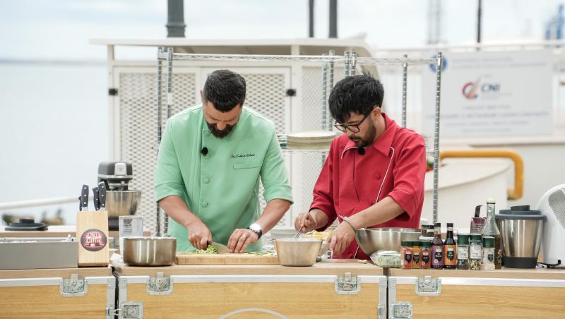 Chefi la cuțite, 25 noiembrie 2025. Prima bombă cu mai multe amulete a ajuns la unul dintre chefi. Tania Budi a decis cine o ia