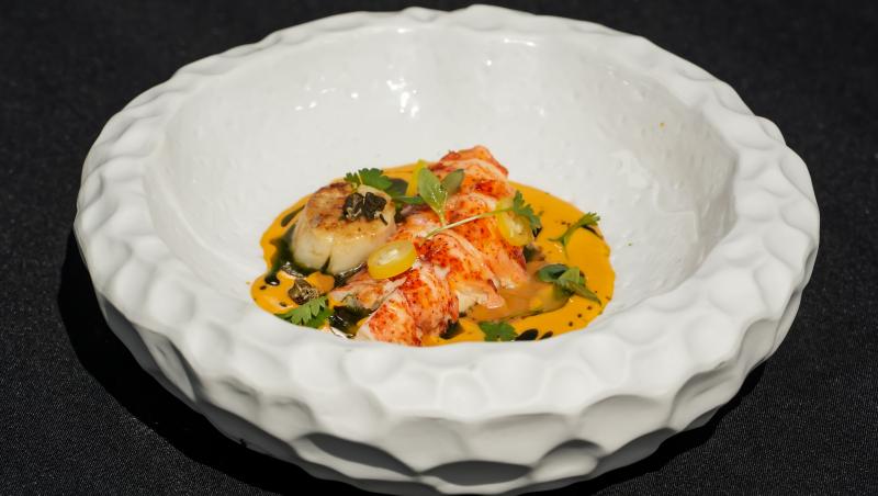 Chefi la cuțite, 25 noiembrie 2025. Prima bombă cu mai multe amulete a ajuns la unul dintre chefi. Tania Budi a decis cine o ia