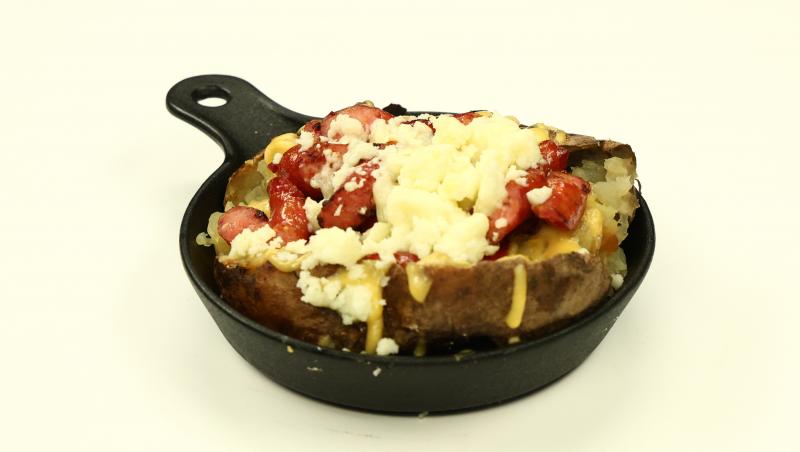 Chefi la cuțite, 25 noiembrie 2025. Eliza și Cosmin Natanticu, prima surpriză a serii. Ce au preparat și câte cuțite au primit