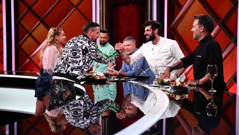 Chefi la cuțite, 25 noiembrie 2025. Eliza și Cosmin Natanticu, prima surpriză a serii. Ce au preparat și câte cuțite au primit
