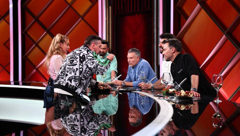 Chefi la cuțite, 25 noiembrie 2025. Eliza și Cosmin Natanticu, prima surpriză a serii. Ce au preparat și câte cuțite au primit