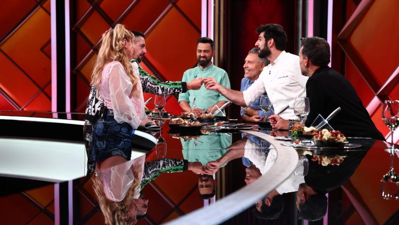 Chefi la cuțite, 25 noiembrie 2025. Eliza și Cosmin Natanticu, prima surpriză a serii. Ce au preparat și câte cuțite au primit