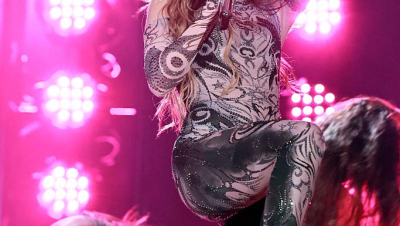 Cine a învățat-o pe Shakira cuvinte în limba română. Cum s-a lăsat filmată celebra artistă alături de o influenceriță româncă