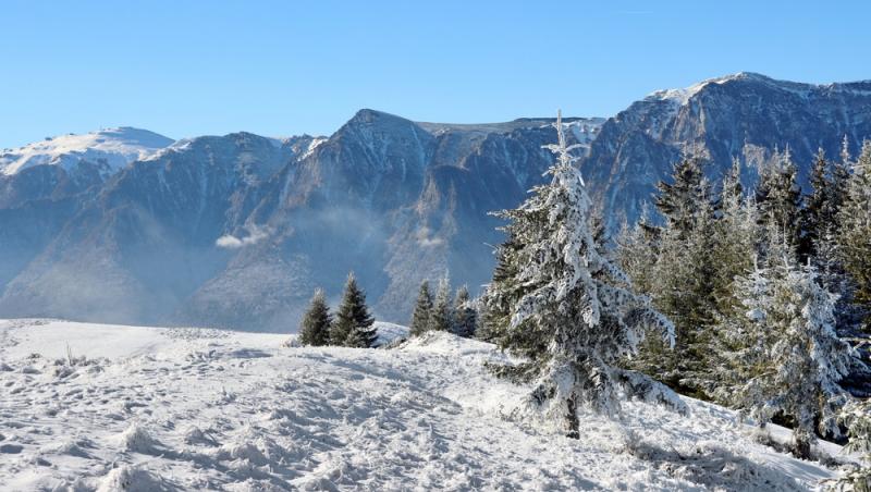 Zilele libere din luna decembrie 2025. Când se pot bucura angajații și elevii de minivacanțe legale