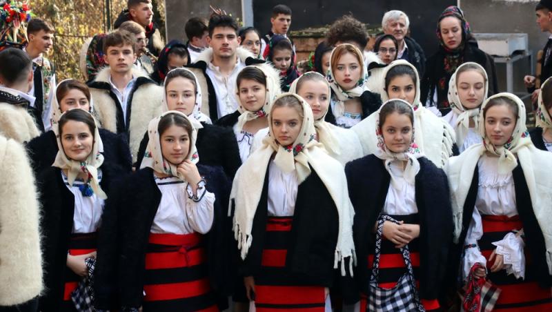 Zilele libere din luna decembrie 2025. Când se pot bucura angajații și elevii de minivacanțe legale