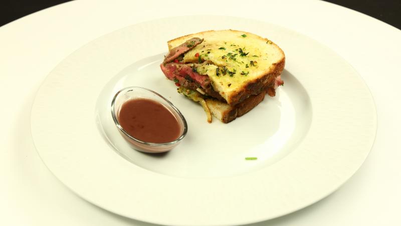 Chefi la cuțite, 25 noiembrie 2025. Cine sunt Sergiu Smerea și Emilia Răducanu. Cei doi actori sunt celebri pe TikTok