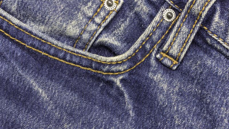 Știi la ce folosesc aceste mici capse aplicate pe buzunarele blugilor? Sunt mai utile decât îți imaginezi