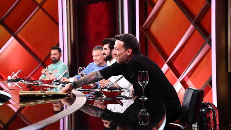 Chef Richard a câștigat aseară bomba la Chefi la cuțite. Azi: al treilea cuțit de aur în audiții și încă o bombă aruncată în joc