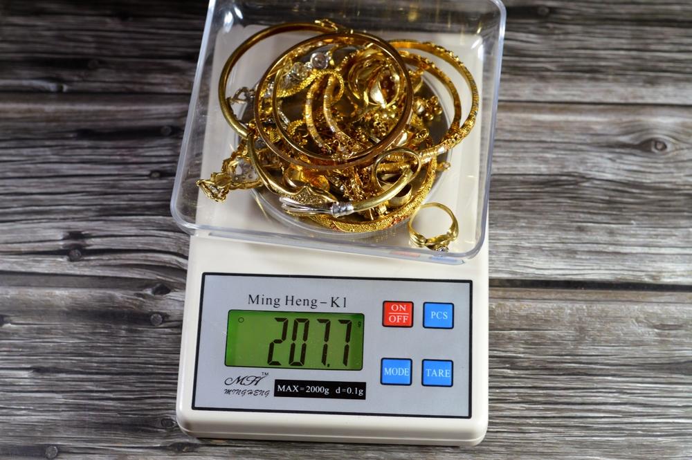 Cât costă în prezent un gram de aur. Pe piaţa metalelor preţioase pare să bată record după record