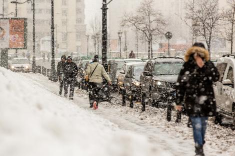 Avertizare ANM de precipitații sub formă de lapoviță și ninsoare, ploi, vânt puternic și temperaturi scăzute. Ce zone sunt vizate